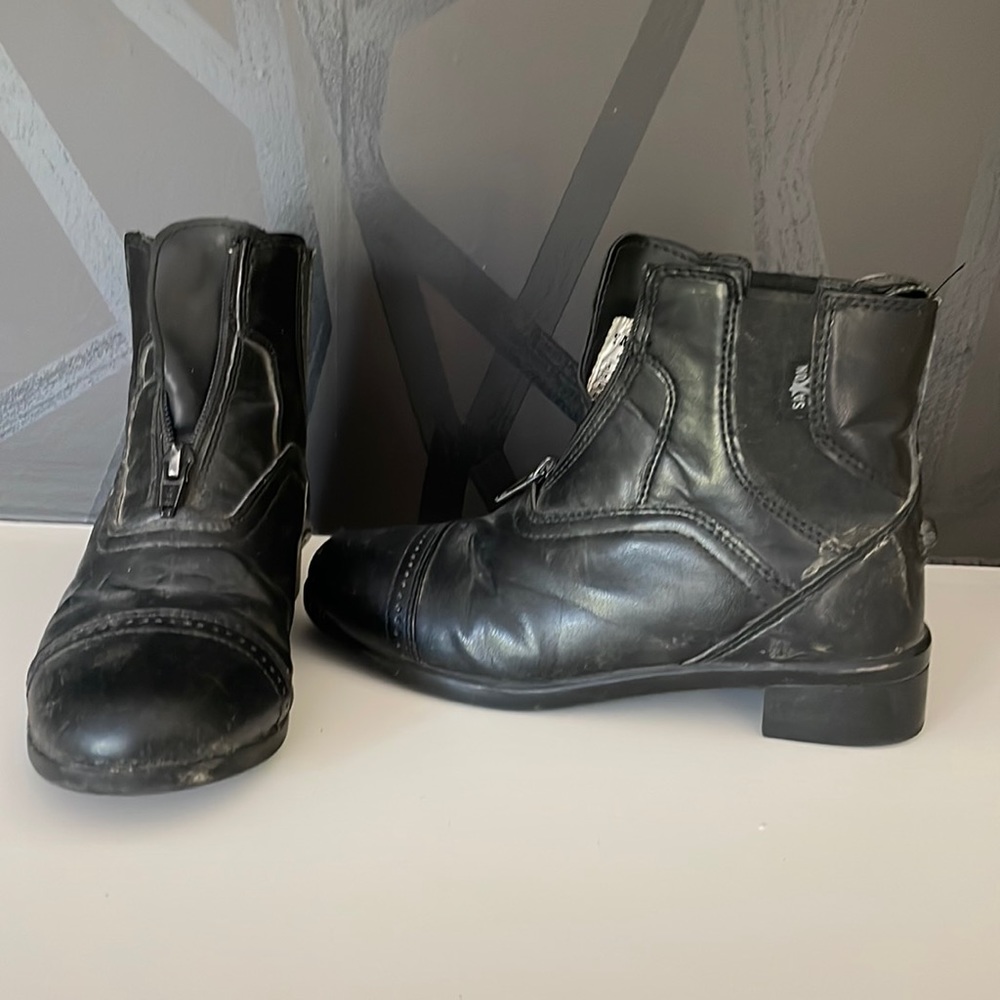 Equestrian boots kids